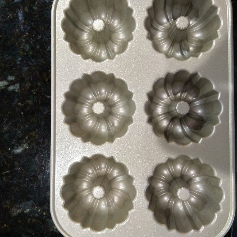 Nordic Ware mini bundt pan